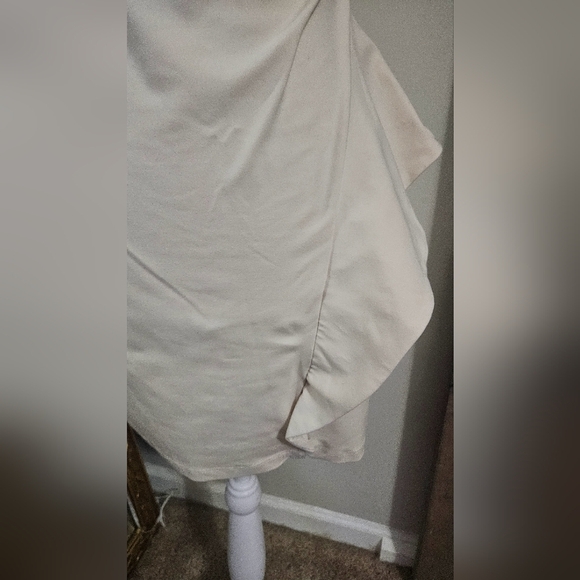 SUSANA MONACO 16" Strapless Dress With
Ruffle Detail in Blanched
Almond. SIZE SM - Picture 5 of 12